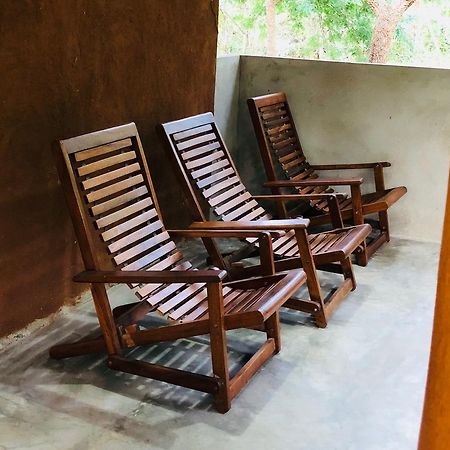 The Summer Corridor - Kataragama Luaran gambar
