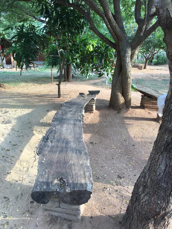 The Summer Corridor - Kataragama Luaran gambar